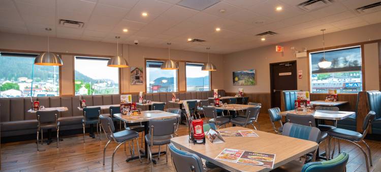 桑德曼威廉斯莱克套房酒店(Sandman Hotel & Suites Williams Lake)图片