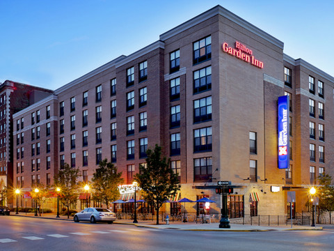 布卢明顿希尔顿花园酒店