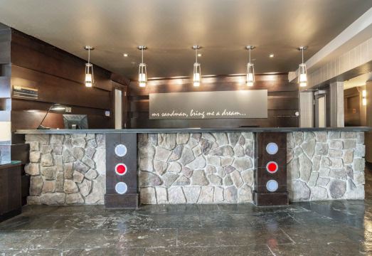 Sandman Hotel & Suites Kelowna Hotel Overview
