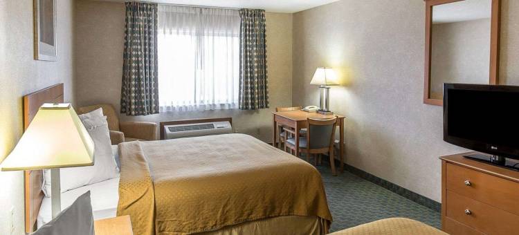 锡达拉皮兹柯林斯路凯艺酒店(Quality Inn at Collins Road - Cedar Rapids)图片