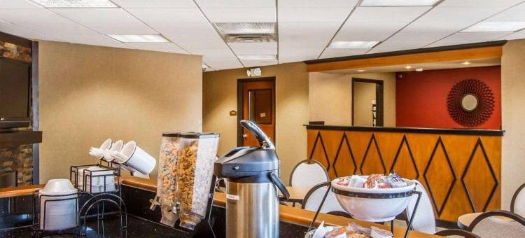 北克拉克斯维尔罗德威套房旅馆(Rodeway Inn & Suites)图片