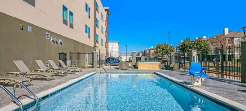 达拉斯沃斯堡机场西-格拉德-帕克斯拉昆塔温德姆套房酒店(La Quinta Inn & Suites by Wyndham DFW West-Glade-Parks)图片