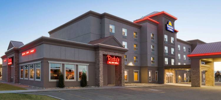 埃德蒙顿机场戴斯套房酒店(Days Inn & Suites by Wyndham Edmonton Airport)图片