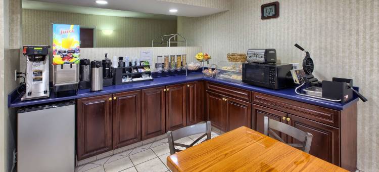 莱特戴尔罗利乡村壁炉酒店(Country Hearth Inn of Knightdale)图片