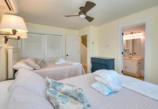 Surfrider I Hotel Overview