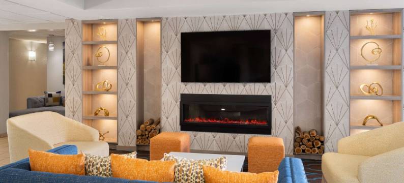 诺克斯维尔机场拉昆塔温德姆套房酒店(La Quinta Inn & Suites by Wyndham Knoxville Airport)图片