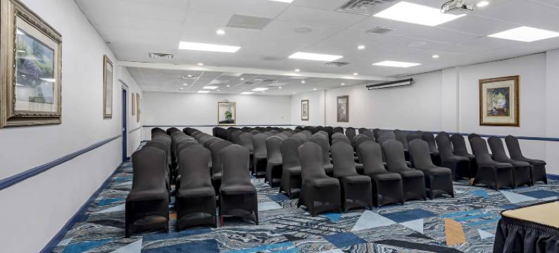 东布朗士维克温德姆戴斯酒店会议中心(Days Hotel by Wyndham East Brunswick Conference Center)图片