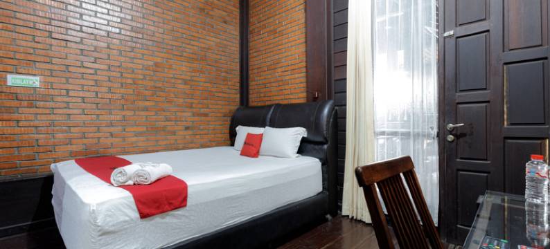 东吉朗达红门旅馆(RedDoorz @ Cilandak Timur)图片