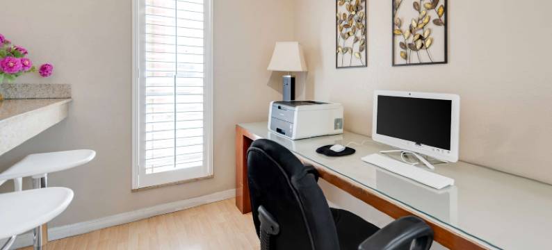 圣何塞中心城贝斯特韦斯特苏尔住宿普拉斯酒店(SureStayPlus Hotel by Best Western San Jose Central City)图片