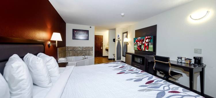 欧塞奇比奇红顶酒店-奥沙克湖(Red Roof Inn Osage Beach - Lake of The Ozarks)图片