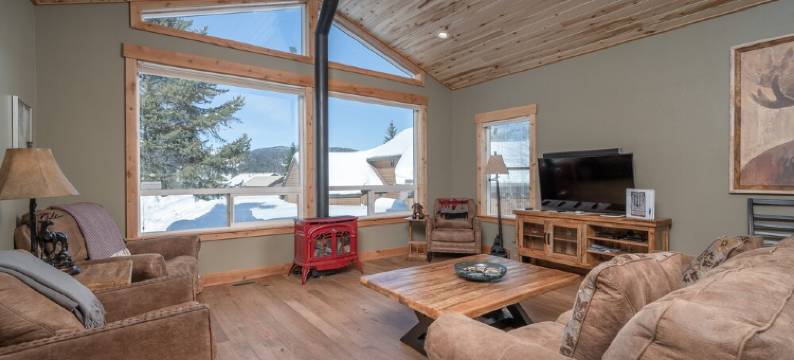 Yellowstone Cabin + Hot Tub + Fire Pit + Heated Garage + 3 on-Suite Bedrooms图片