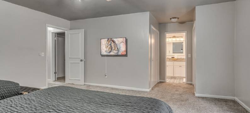 North OKC - Large, Modern Home with Pool and Game Room图片