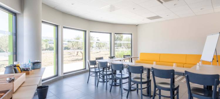 B&B HOTEL圣马丁德克罗阿尔皮勒斯卡马格(B&B Hotel Saint-Martin-De-Crau Alpilles Camargue)图片