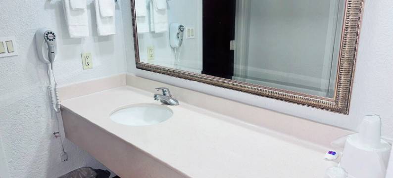 乔治亚州萨凡纳6号工作室-网关及I-95(Studio 6 Extended Stay - Savannah, GA - Gateway & I-95)图片