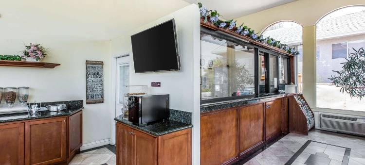 峡谷湖梅尼菲西罗德威套房酒店(Rodeway Inn & Suites Canyon Lake-Menifee West)图片