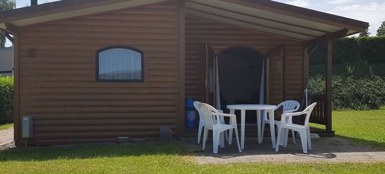 格罗尔施泰因森林小径附近的小木屋(Chalet in Gerolstein Near Forest Trails)图片