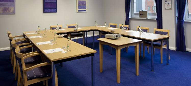 朴次茅斯冈沃夫码头智选假日酒店(Holiday Inn Express Portsmouth - Gunwharf Quays)图片