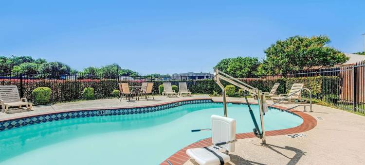 麦金尼-普莱诺区温德姆速8酒店(Super 8 by Wyndham McKinney/Plano Area)图片