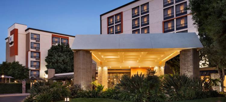 圣贝纳迪诺希尔顿逸林酒店(DoubleTree by Hilton San Bernardino)图片