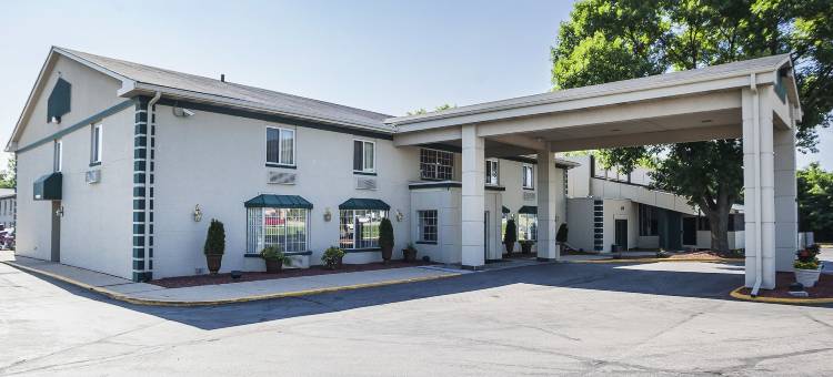 德梅因品质酒店及套房-默尔海路(Quality Inn & Suites des Moines - Merle Hay Road)图片