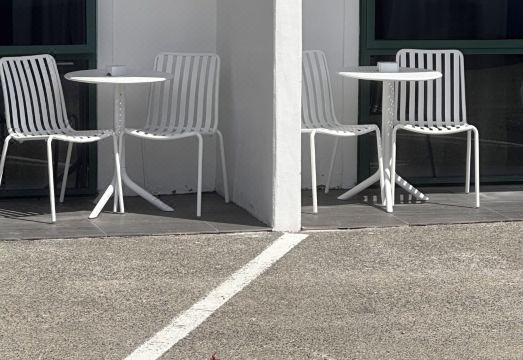 The Lakes MotelHotel Overview