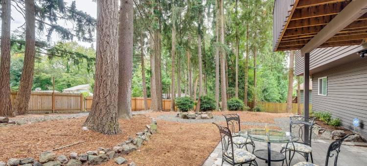 布雷默顿带火坑的家，靠近公园和博物馆(Bremerton Home w/ Fire Pit Near Parks & Museums)图片