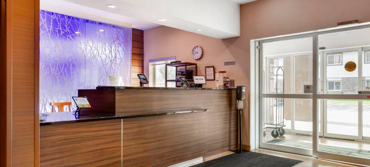 舒适套房酒店绿湾体育场区(Comfort Inn & Suites Green Bay Stadium Area)图片