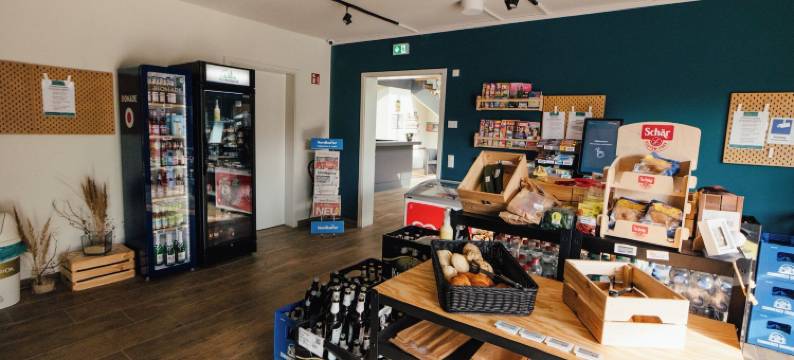 普里马露营度假村 - 波罗的海博登布利克(Prima Camping Resort Boddenblick -Stellplätze-Schlaffässer-Tiny Houses in Ostsee Nähe)图片