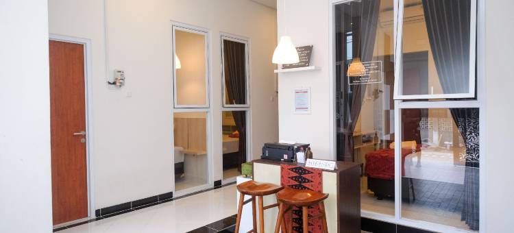 Temanggung红多兹Alun Alun沙里亚酒店(RedDoorz Syariah Near Alun Alun Temanggung)图片