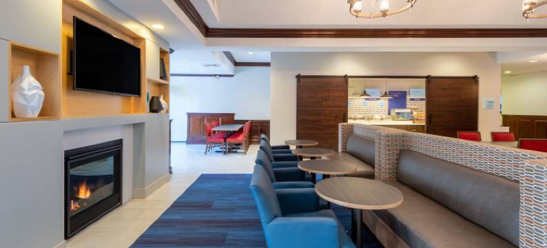 Holiday Inn Express 州立学院@威廉斯堡SQ(Holiday Inn Express STATE COLLEGE @WILLIAMSBURG SQ by IHG)图片