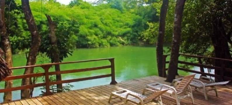 子弹树湖畔小屋(Bullet Tree Riverside Cabanas)图片