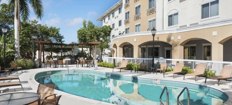 迈尔斯堡75号州际公路及湾岸中心万怡酒店(Courtyard Fort Myers at I-75 and Gulf Coast Town Center)图片