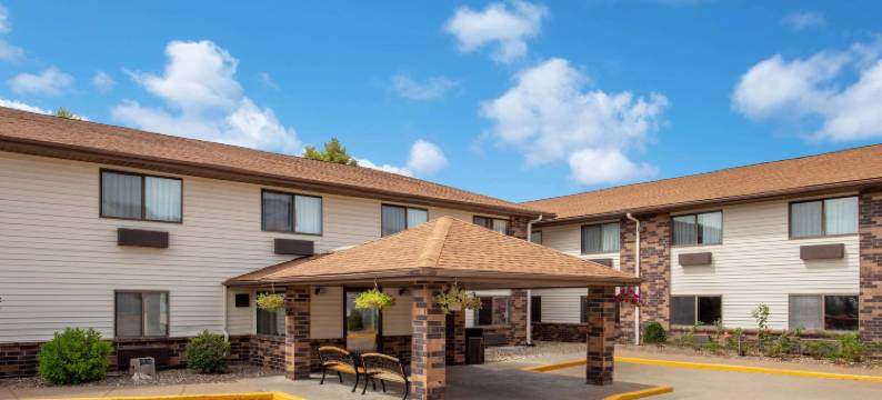 达文波特东戴斯套房酒店(Days Inn & Suites by Wyndham Davenport East)图片