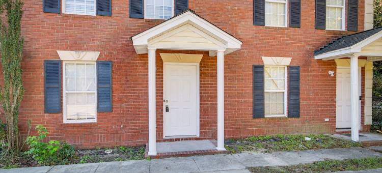 宁静的奥兰治堡联排别墅，临近医院和校园(Quaint Orangeburg Townhome Near Hospitals and Campus)图片