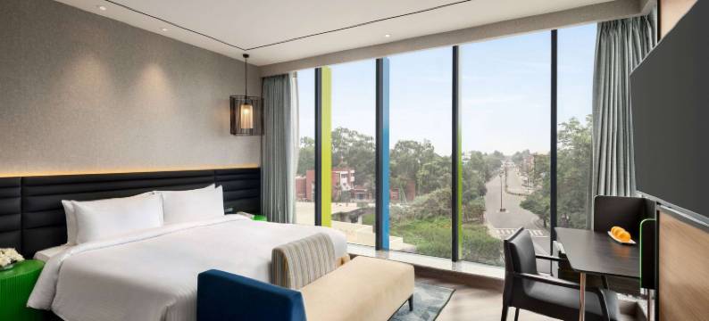 巴里利温德姆华美达安可酒店(Ramada Encore by Wyndham Bareilly Civil Lines)图片