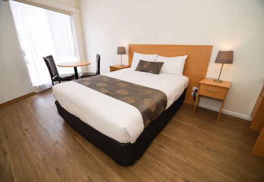 Dandenong Motel Hotel Overview