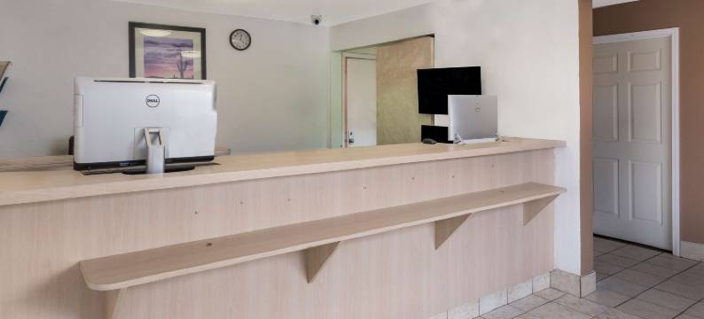 大急流城骑士酒店(Knights Inn Grand Rapids)图片