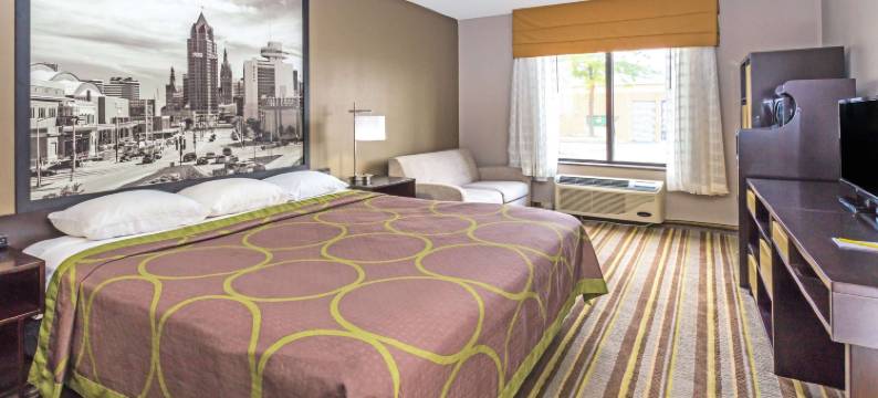 德拉文速 8 酒店(Super 8 By Wyndham Delavan Near Lake Geneva)(Delavan Inn and Suites)图片