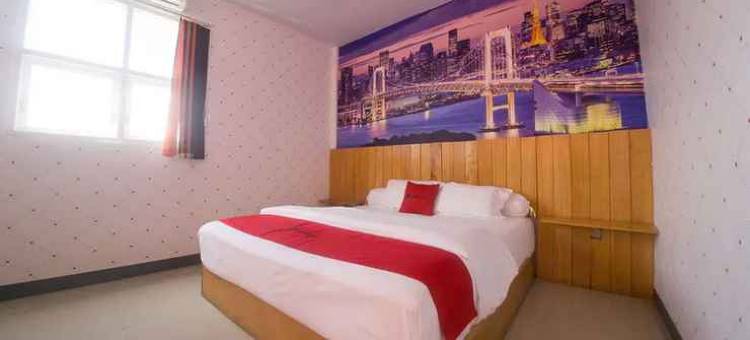 红多兹Plus伊斯兰酒店-哥伦打洛佩塔迪奥(RedDoorz Plus Syariah @ Pentadio Gorontalo)图片