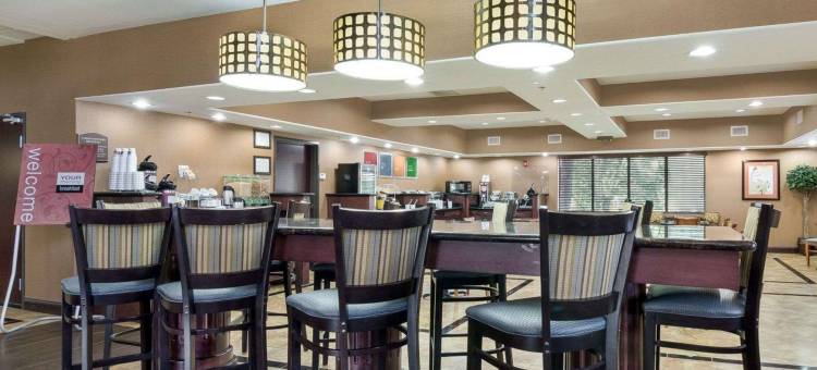 托皮卡西北舒适套房酒店(Comfort Suites Topeka Northwest)图片