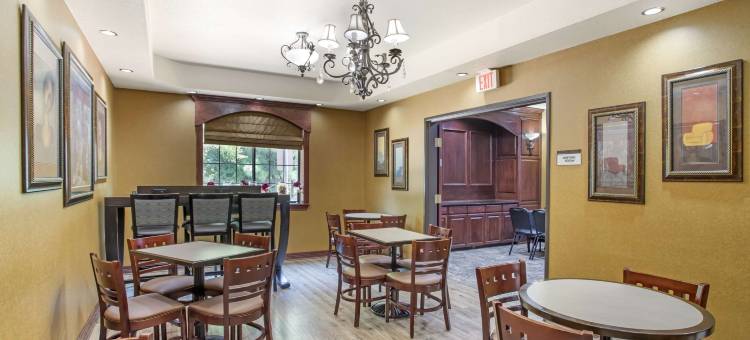 科洛尼皇冠贝斯特韦斯特优质套房酒店(Best Western Plus Crown Colony Inn  Suites)图片