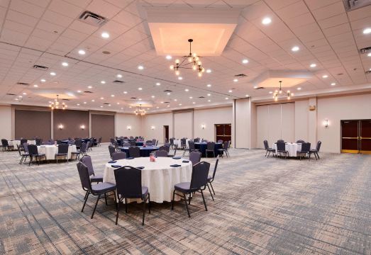 Four Points by Sheraton Cleveland-EastlakeHotel Overview