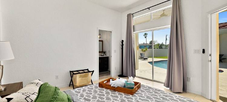 Luxury Courtyard Home w/ Heated Pool/Spa & In-law Suite, 2 Min Walk to Beach!图片