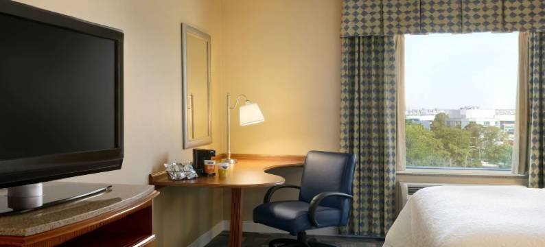 纽约拉瓜迪亚机场希尔顿欢朋酒店(Hampton Inn New York - LaGuardia Airport)图片