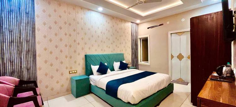 西亚瓦尔宫殿(Siyavar Palace)图片