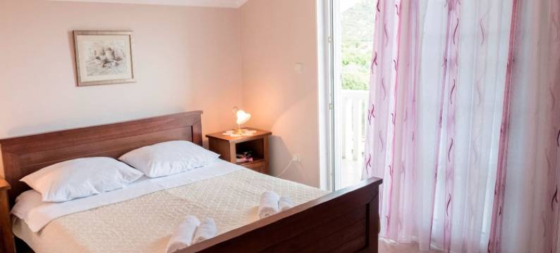 靠近湖泊的Peracko Blato度假屋(Villa with with 5 Apartments in Peracko Blato)图片