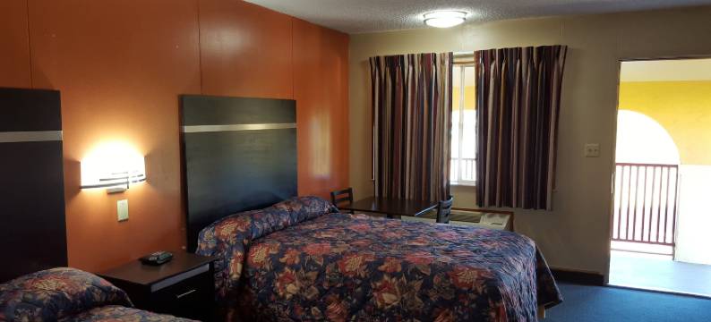 弗拉托尼亚逍遥酒店(Carefree Inn Flatonia)图片