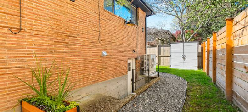 丁香法律(Lilac in Law, Picturesque Lower Unit)图片