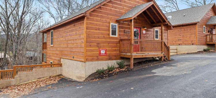Win A Bear is a New Cabin Located in Pigeon Forge图片