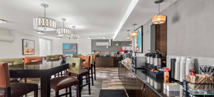 韦恩堡豪华贝斯特韦斯特酒店(Best Western Luxbury Inn Fort Wayne)图片